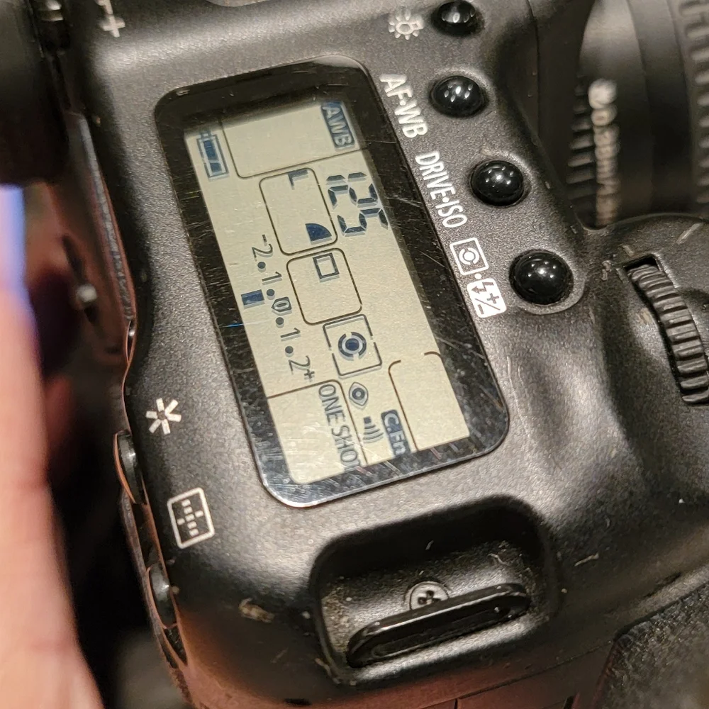 Canon EOS 10D & Canon Ultrasonic 28-80mm & Handgrip New Battery Charger